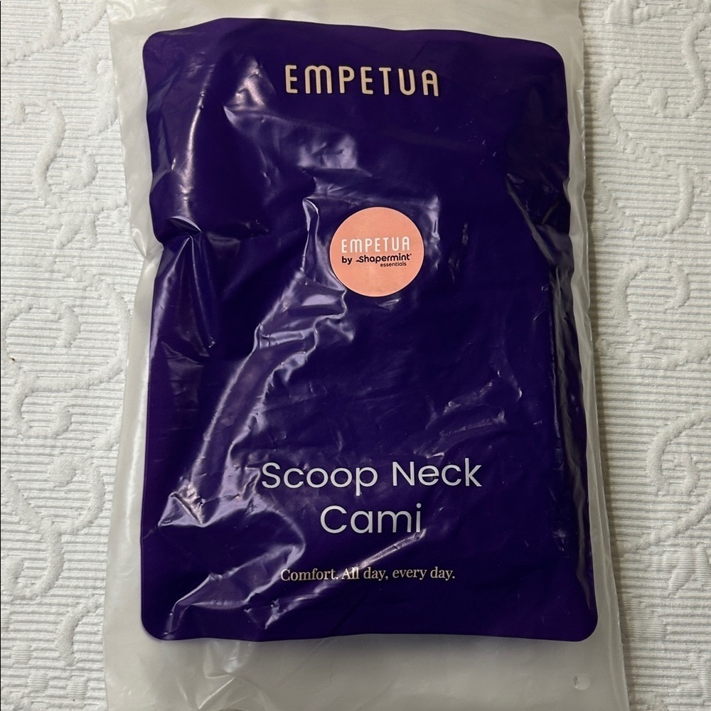 Shapermint Empetua Scoop Neck Cami - White. NWT. Small. Durable